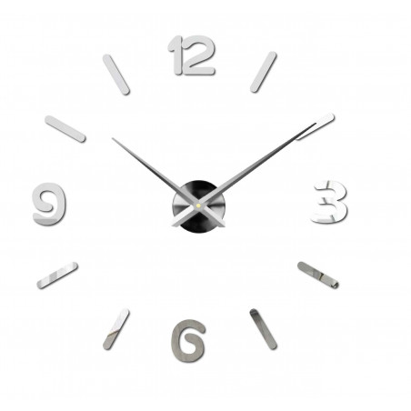 Stílusos plexiüvegből készült óra, csendes és könnyen felszerelhető bármilyen helyiségbe.