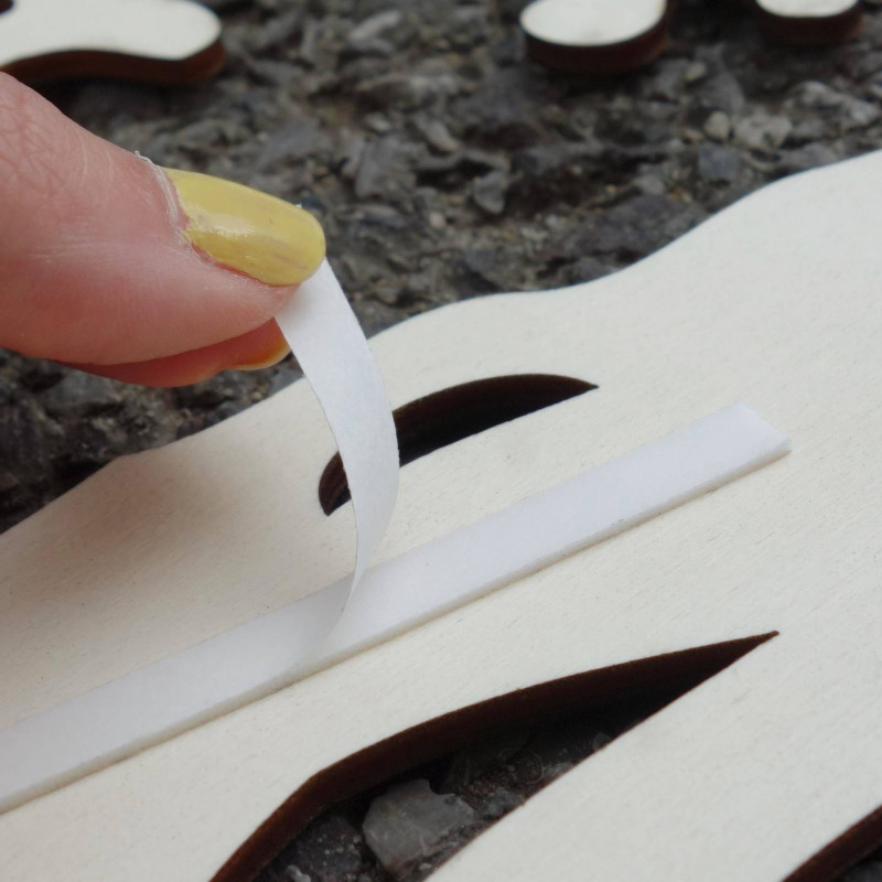 Faragott festmény egy pálmafa falán - TROPICAL...