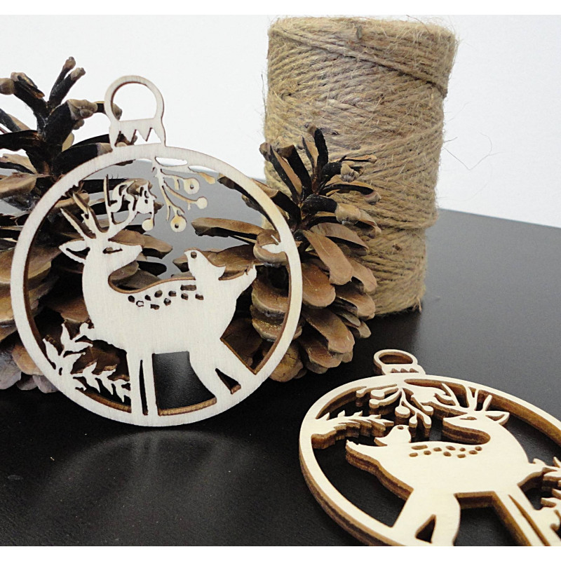 Szarvas karácsonyfadísz fából, mérete: 79x90 mm...