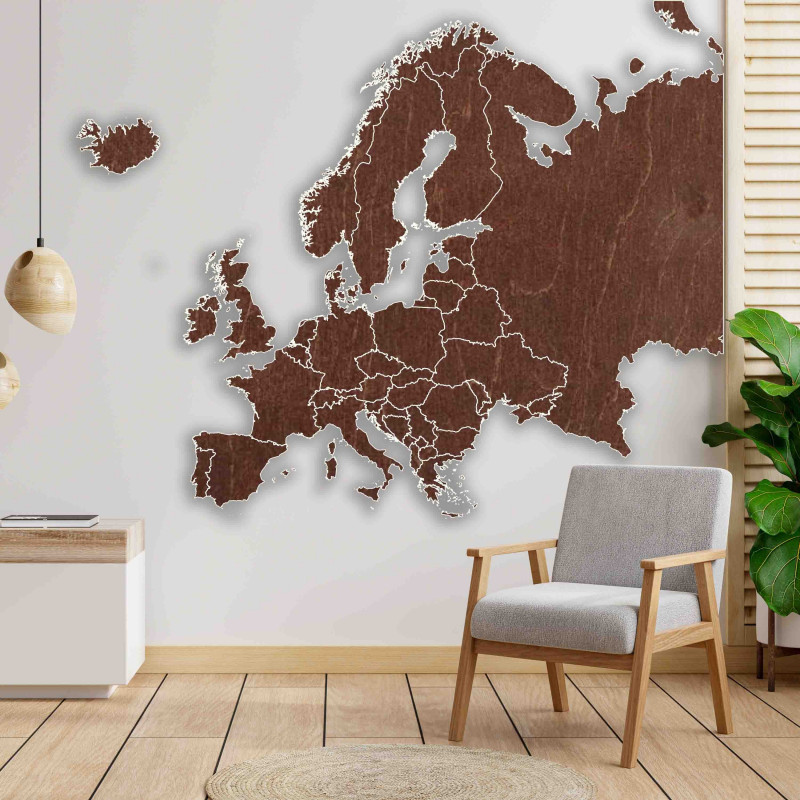 Fából készült térkép Európa falán | SENTOP