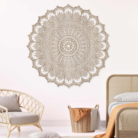 Fából készült mandala a falon