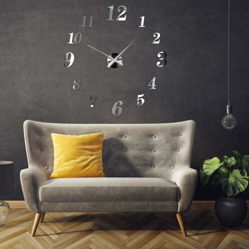 Plexiüveg óra az irodában, az íróasztal felett