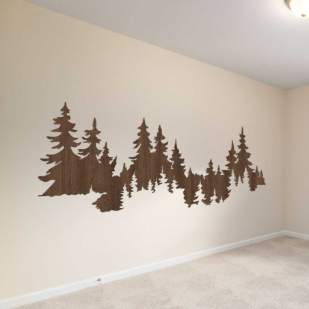 Minimalista belső tér stílusos faerdő díszítéssel a falon. Minimalista belső tér stílusos faerdő díszítéssel a falon.