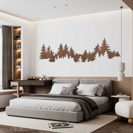 Közeli kép egy fehér falra szerelt, fából készült erdő sziluettjéről. Közeli kép egy fehér falra szerelt, fából készült erdő sziluettjéről.