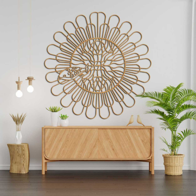 Faldekoráció jellegzetes, kör alakú mintával, amely egy virágzó virágra emlékeztet.