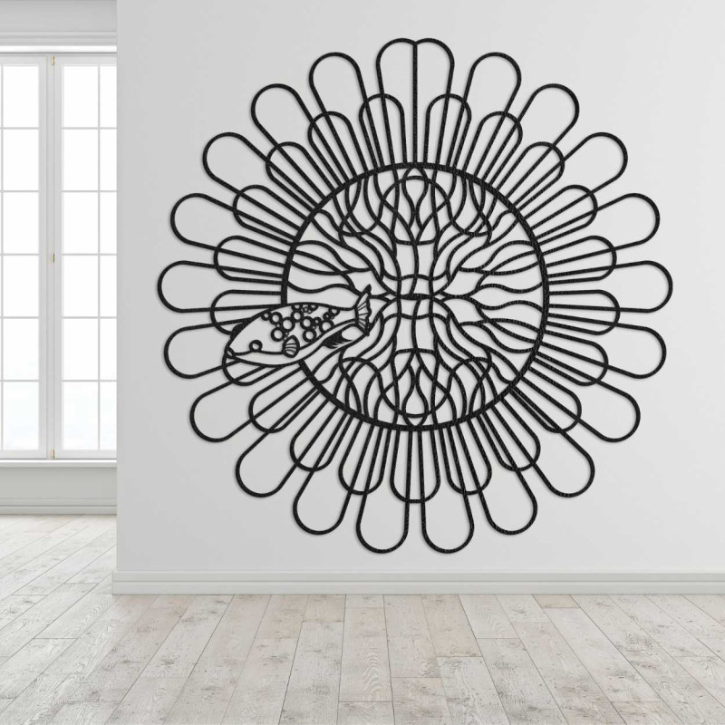 Fából készült dekoráció organikus formákkal és koncentrált geometrikus motívummal.