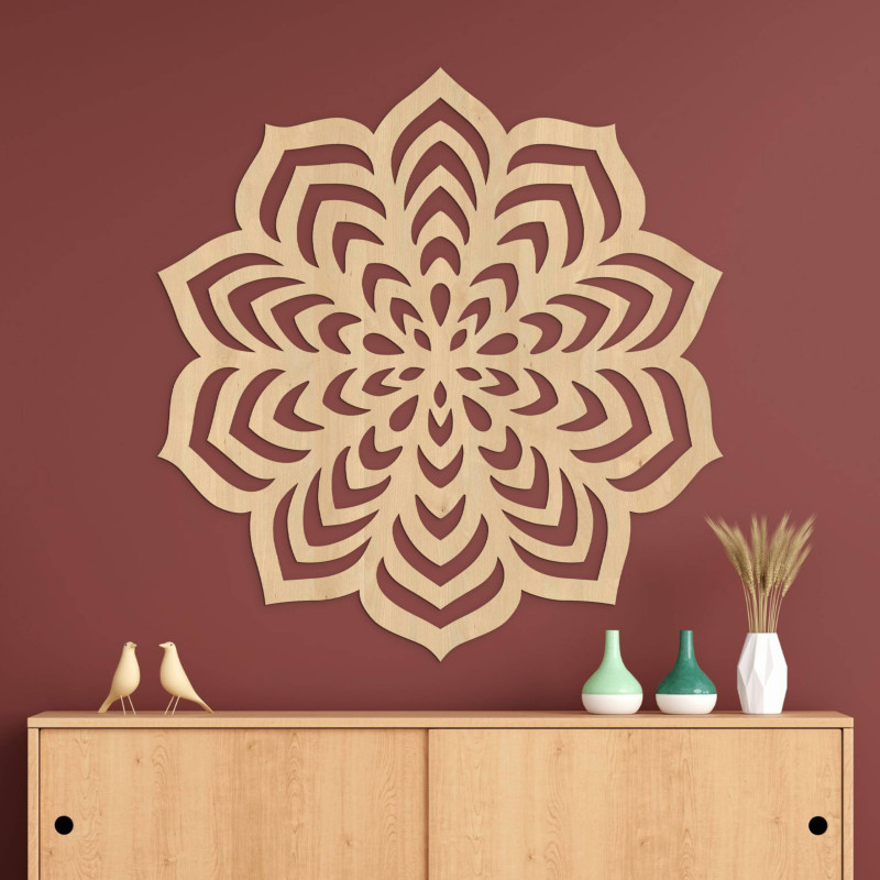 Szabályos és szimmetrikus kompozíciójú, dizájnos fa elem.