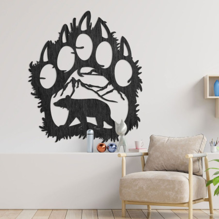 Fekete Dekoratív medvelábnyom motívum faragott medvével és hegyi környezettel - lenyűgöző formák kontrasztja.