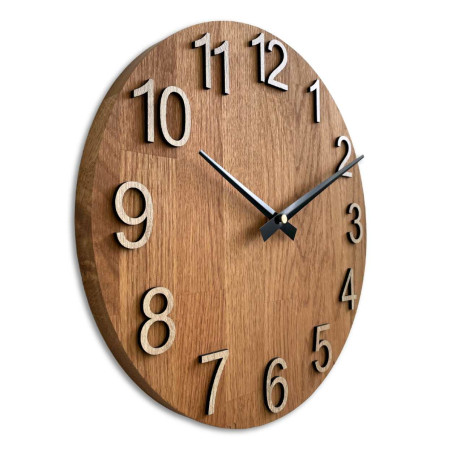 Egyszerű óra letisztult számlappal