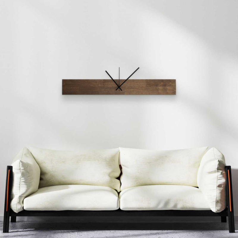 Természetes fa falióra egyszerű fekete mutatókkal