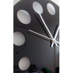 Modern falióra műanyagból. Saját gyártású, X-momo 2