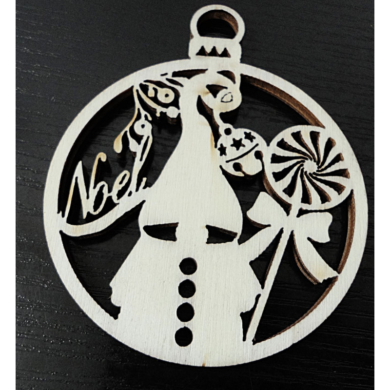 Díszméretek, karácsonyfadíszek, fa kiegészítők, fa és műanyag díszek