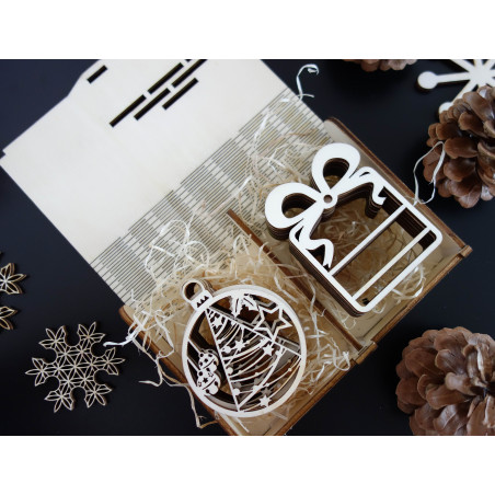 Díszek, karácsonyi díszek, faáruk, fa- vagy műanyag díszek méretei