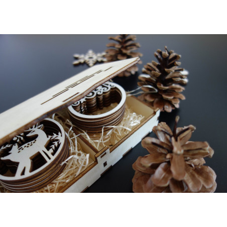 Díszméretek, karácsonyfadíszek, fa kiegészítők, fa és műanyag díszek Díszméretek, karácsonyfadíszek, fa kiegészítők, fa és műanyag díszek