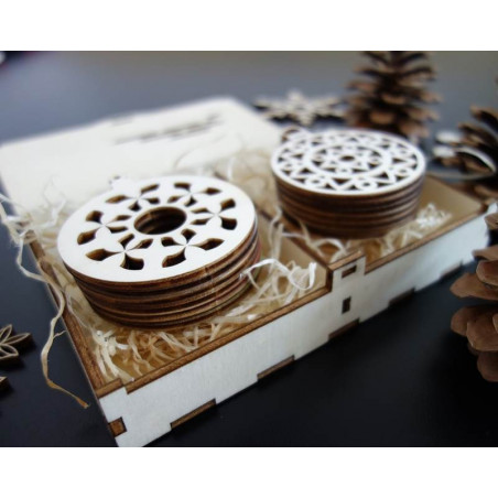 Fa és műanyag díszek, karácsonyfadíszek, fa vintage kiegészítők